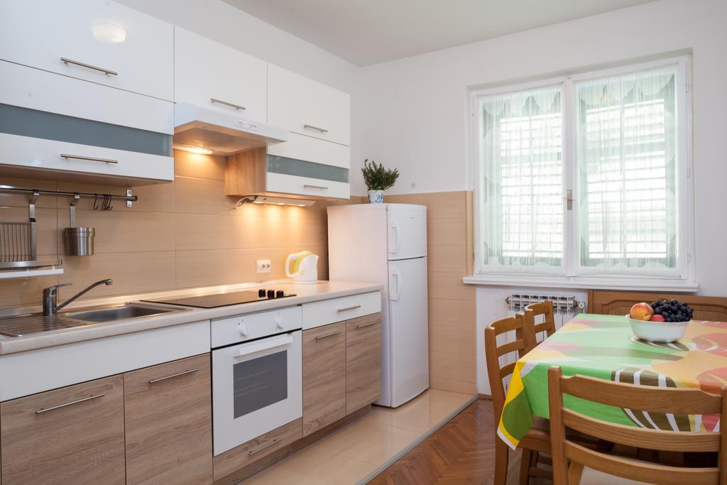 Apartment Nevia Makarska Habitación foto